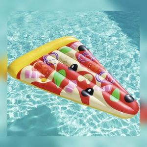 Pizza Pool Lounge